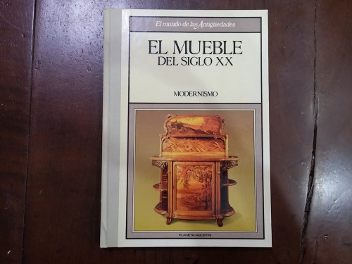 Portada del libro de El mueble del siglo XX. Modernismo