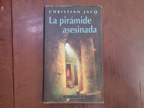 Portada del libro de La pirámide asesinada