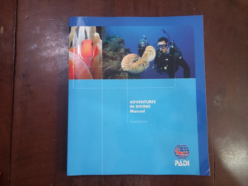 Portada del libro de Adventures in diving. Manual buceo.