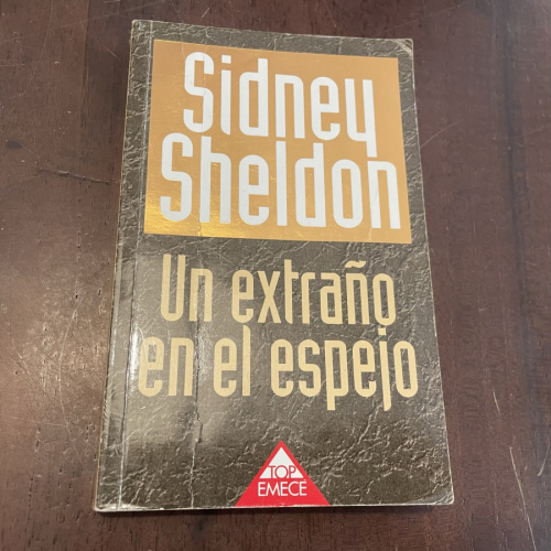 Portada del libro de Un extraño en el espejo