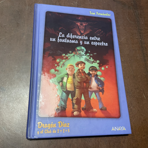 Portada del libro de La diferencia entre un fantasma y un espectro