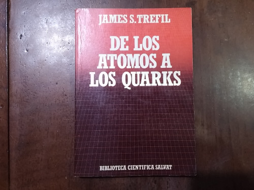 Portada del libro de De los átomos a los quarks