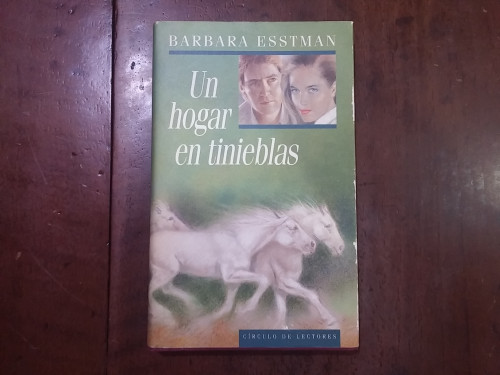 Portada del libro Un hogar en tinieblas