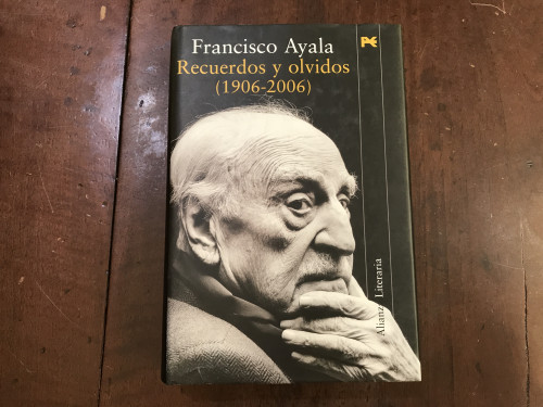 Portada del libro de Recuerdos y olvidos (1906-2006)