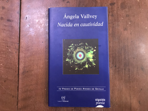 Portada del libro de Nacida en cautividad