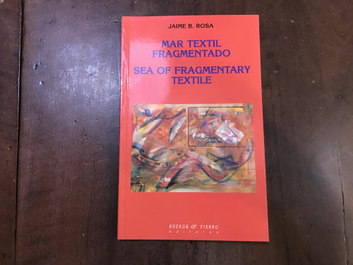 Portada del libro de Mar textil fragmentado. Sea of fragmentary textile. Texto bilingüe