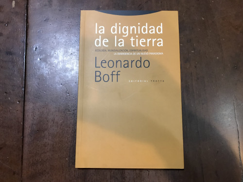 Portada del libro de La dignidad de la tierra