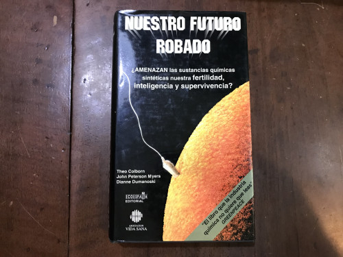 Portada del libro de Nuestro futuro robado