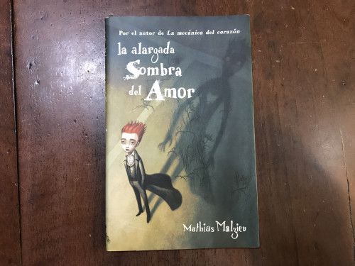 Portada del libro de La alargada sombra del amor