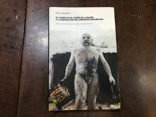 Portada del libro de El cuerpo es el sueño de la razón y la inspiración una serpientes enfurecida