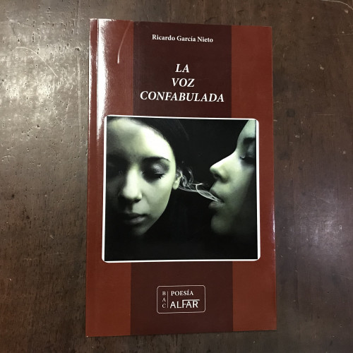 Portada del libro de La voz confabulada