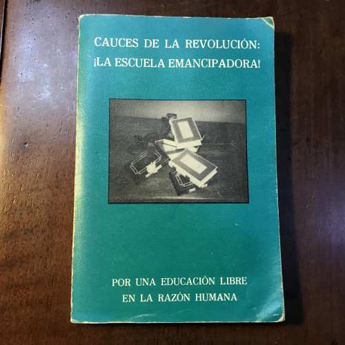 Portada del libro de Cauces de la revolución: ¡La escuela emancipadora!. Por una educación libre en la razón humana