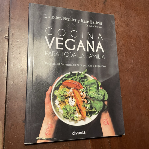 Portada del libro de Cocina vegana para toda la familia