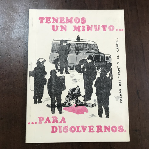 Portada del libro de Tenemos un minuto para disolvernos. Poemas del Papi y el Cahue. Antología