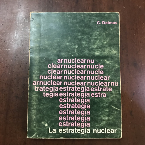 Portada del libro de La estrategia nuclear