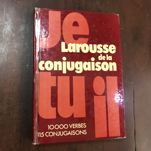 Portada del libro Larousse de la conjugaison. Francés
