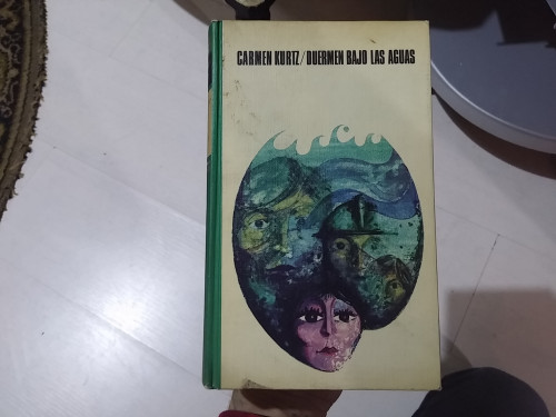 Portada del libro de Duermen bajo las aguas