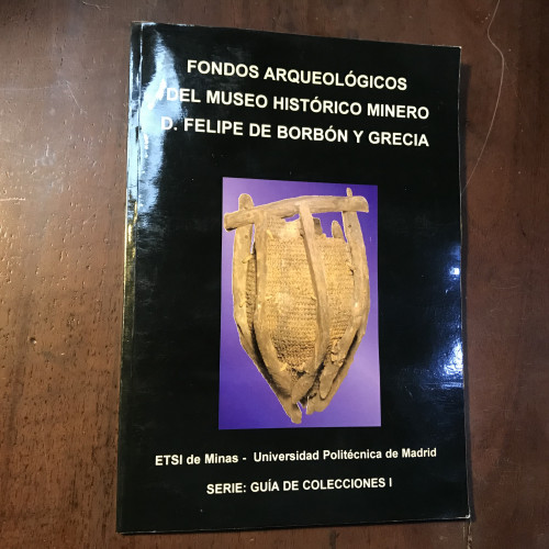 Portada del libro de Fondos arqueológicos del museo histórico minero Don Felipe de Borbón y Grecia