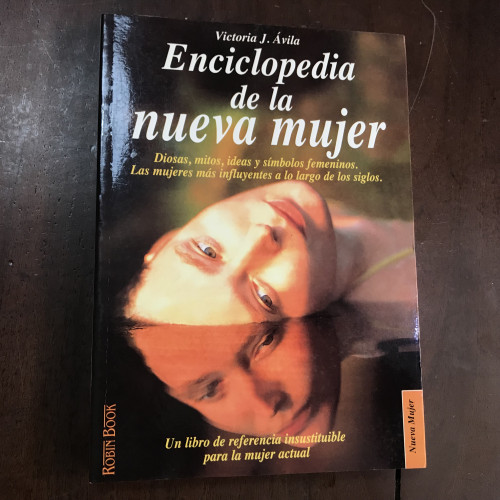 Portada del libro de Enciclopedia de la nueva mujer