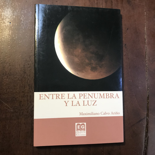 Portada del libro de Entre la penumbra y la luz