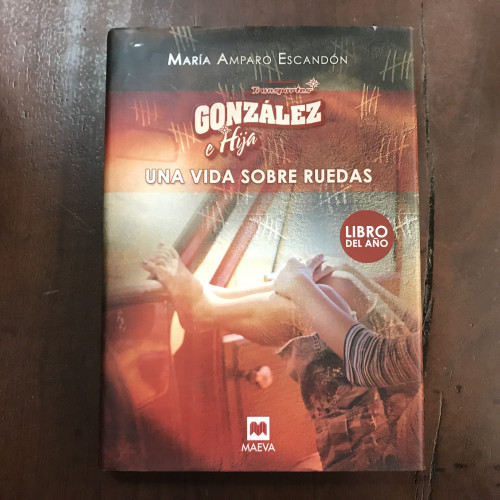 Portada del libro de Transportes González e hija. Una vida sobre ruedas
