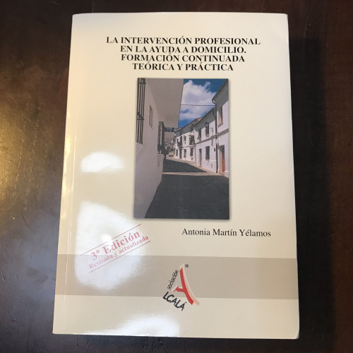 Portada del libro de La intervención profesional en la ayuda a domicilio. Formación continuada teórica y práctica