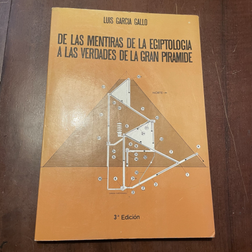 Portada del libro de De las mentiras de la egiptología a las verdades de la gran pirámide