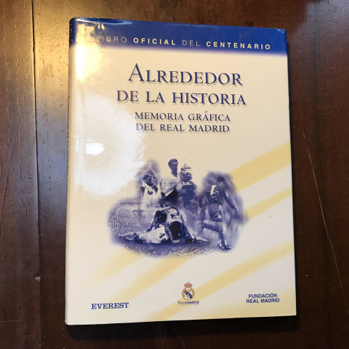 Portada del libro Alrededor de la Historia. Memoria gráfica del Real Madrid