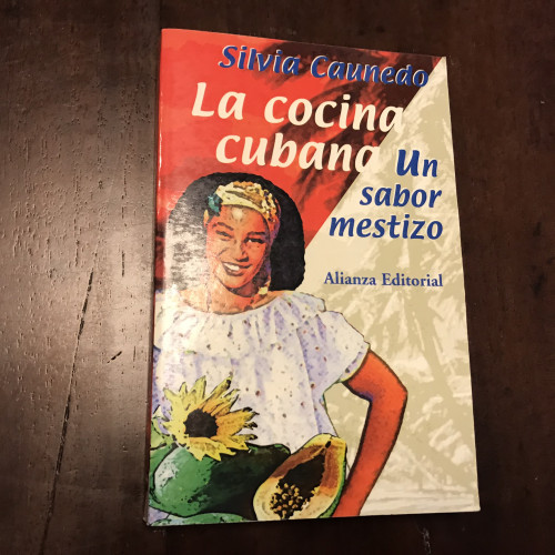 Portada del libro de La cocina cubana. Un sabor mestizo