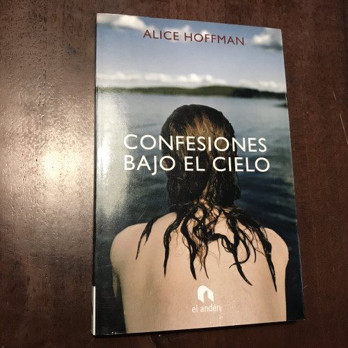 Portada del libro de Confesiones bajo el cielo