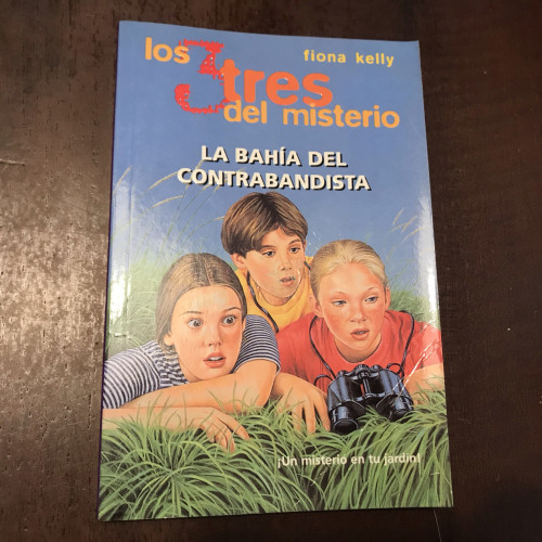 Portada del libro de Los tres del misterio. La bahía del contrabandista