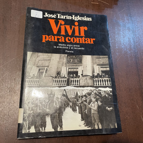 Portada del libro de Vivir para contar. Medio siglo entre la anécdota y el recuerdo