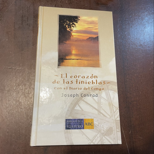 Portada del libro de El corazón de las tinieblas