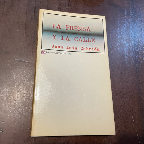 Portada del libro de La prensa y la calle