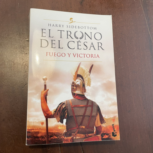 Portada del libro de El trono del César. Fuego y victoria