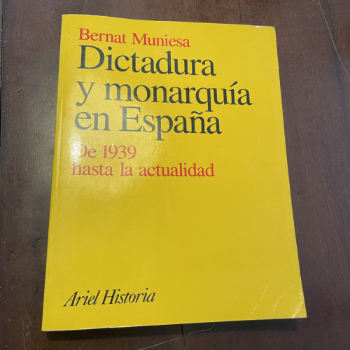 Portada del libro de Dictadura y monarquía en España de 1939 hasta la actualidad