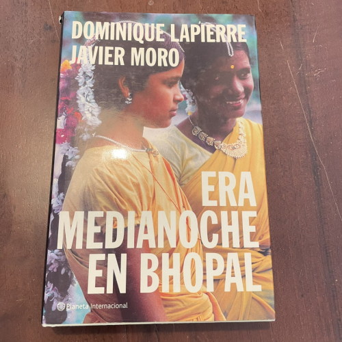 Portada del libro de Era medianoche en Bhopal