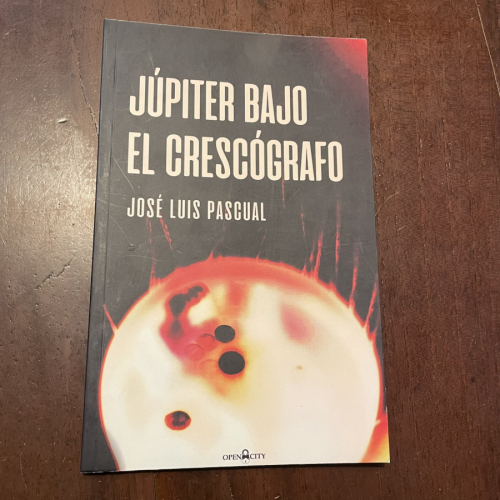 Portada del libro de Júpiter bajo el crescógrafo