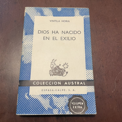 Portada del libro de Dios ha nacido en el exilio