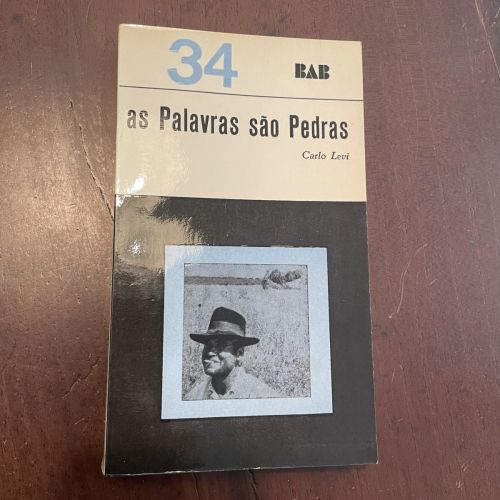 Portada del libro de As palavras sao pedras (portugués)
