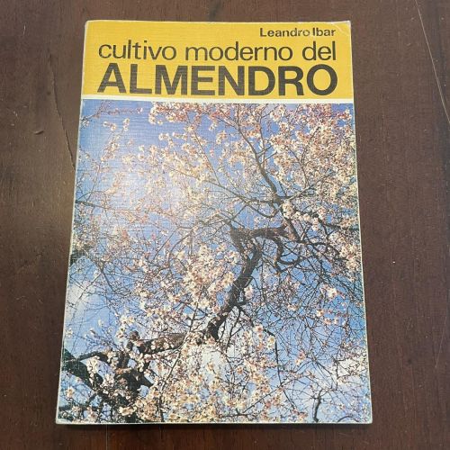 Portada del libro de Cultivo moderno del almendro