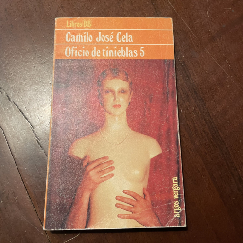 Portada del libro de Oficio de tinieblas 5