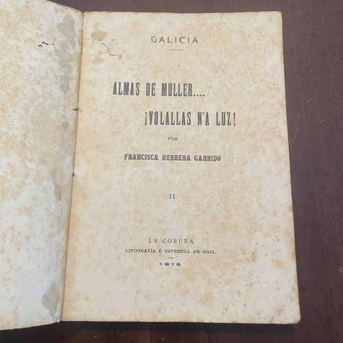 Portada del libro de Almas de muller... ¡Volallas n'a luz! (galego)
