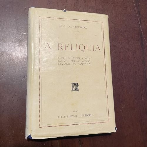 Portada del libro de A relíquia (portugués)