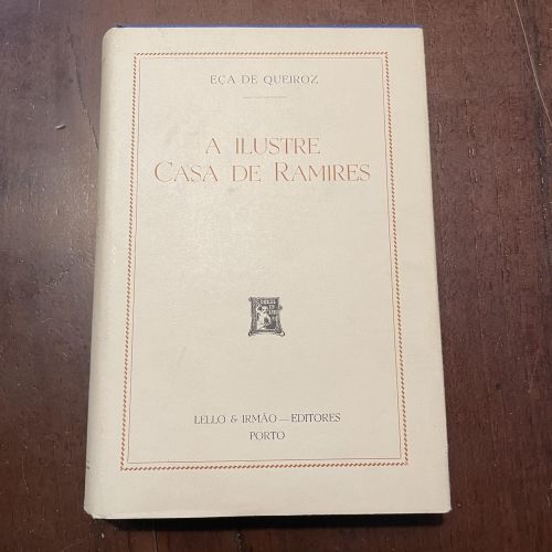 Portada del libro de A ilustre Casa de Ramires (portugués)