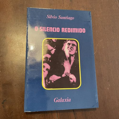 Portada del libro de A silencio redimido (galego)