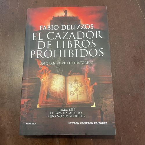 Portada del libro de El cazador de libros prohibidos