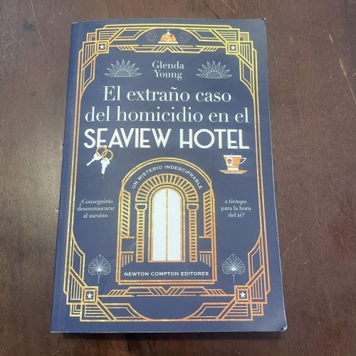 Portada del libro de El extraño caso del homicidio en el Seaview Hotel