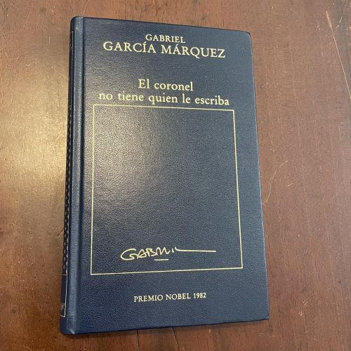 Portada del libro de El coronel no tiene quien le escriba