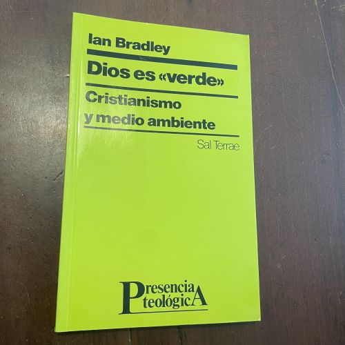 Portada del libro de Dios es verde